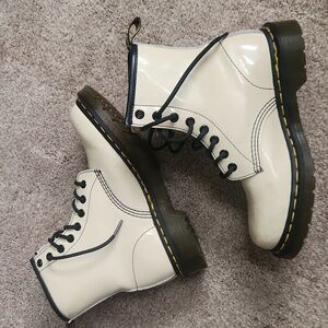 Dr. Martens 1460 Combat Boot Women's in Cream Leather Size 6